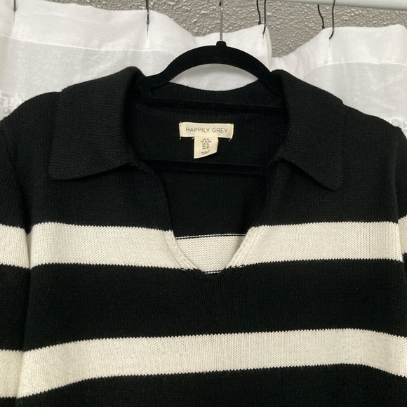 Cropped Black and White Striped Collared Sweater - Picture 3 of 4